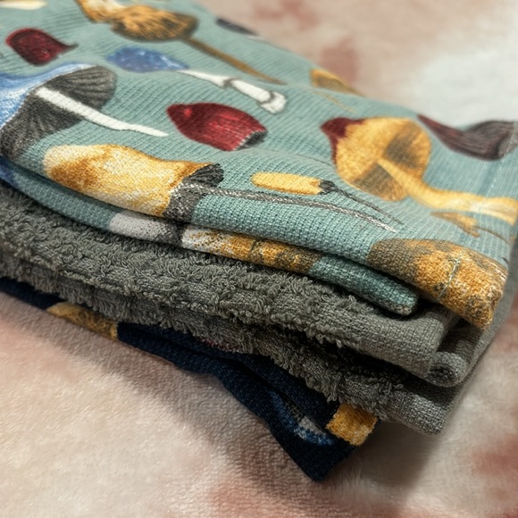 Colorful Wild Mushrooms Kitchen Towels Set of Three NWT 18x28” Cotton - Picture 5 of 16